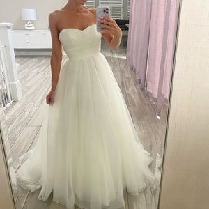 Wedding gown size 0